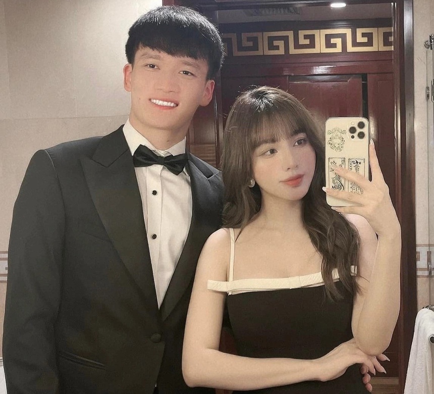 Rộ nghi vấn tiền vệ Hoàng Đức 'đường ai nấy đi' với bạn gái Gia Hân, netizen soi ra động thái của cả hai - Ảnh 1.