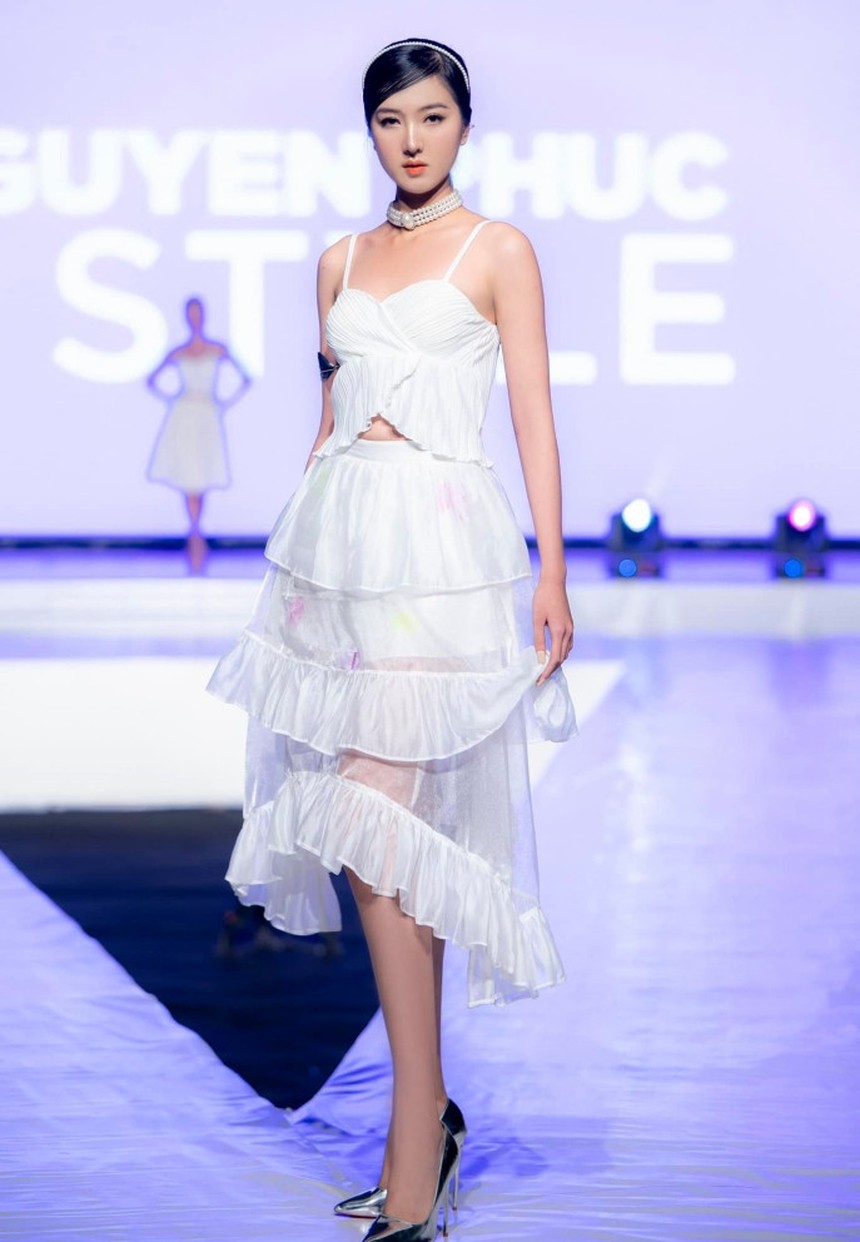 Chân dung bạn gái cao 1m80, là người mẫu ảnh có tiếng vừa được Hồ Quang Hiếu cầu hôn - Ảnh 4.