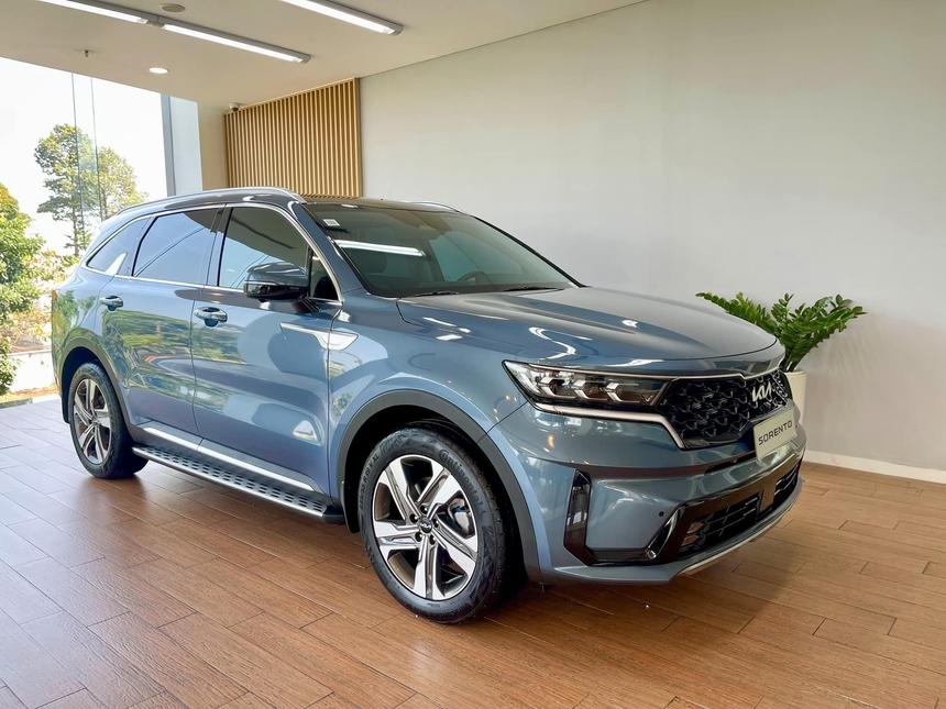 Kia Sorento 2023 về đại lý ở Việt Nam: Có công nghệ nhiều người chờ đã lâu, nội thất thêm tiện nghi như xe sang, đua trang bị với Santa Fe - Ảnh 2.