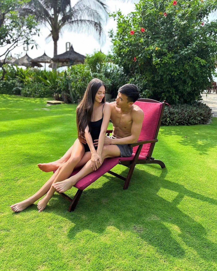 Chưa tới nghỉ lễ mà hội WAG toàn hot girl đã cháy với bikini, xả kho ảnh xịn đi biển - Ảnh 3.