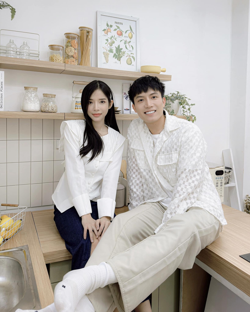 1 cặp đôi Vbiz lộ hint hẹn hò rõ mồn một, dính nhau như sam nhưng khi nào công khai thì không biết! - Ảnh 7.