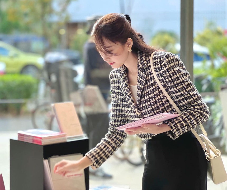 Hoa hậu 9x làm dâu hào môn: Kết hôn với chủ tịch tập đoàn “sinh ra từ vạch đích” vẫn khiêm tốn, cùng chồng duy trì 1 điều tuyệt vời - Ảnh 5.