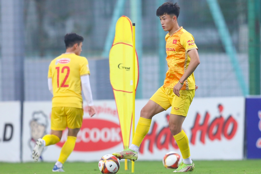 HLV Troussier 'đặt cược' vào lối chơi mới, U22 Việt Nam sẽ ôm hận trước U22 Lào? - Ảnh 2.