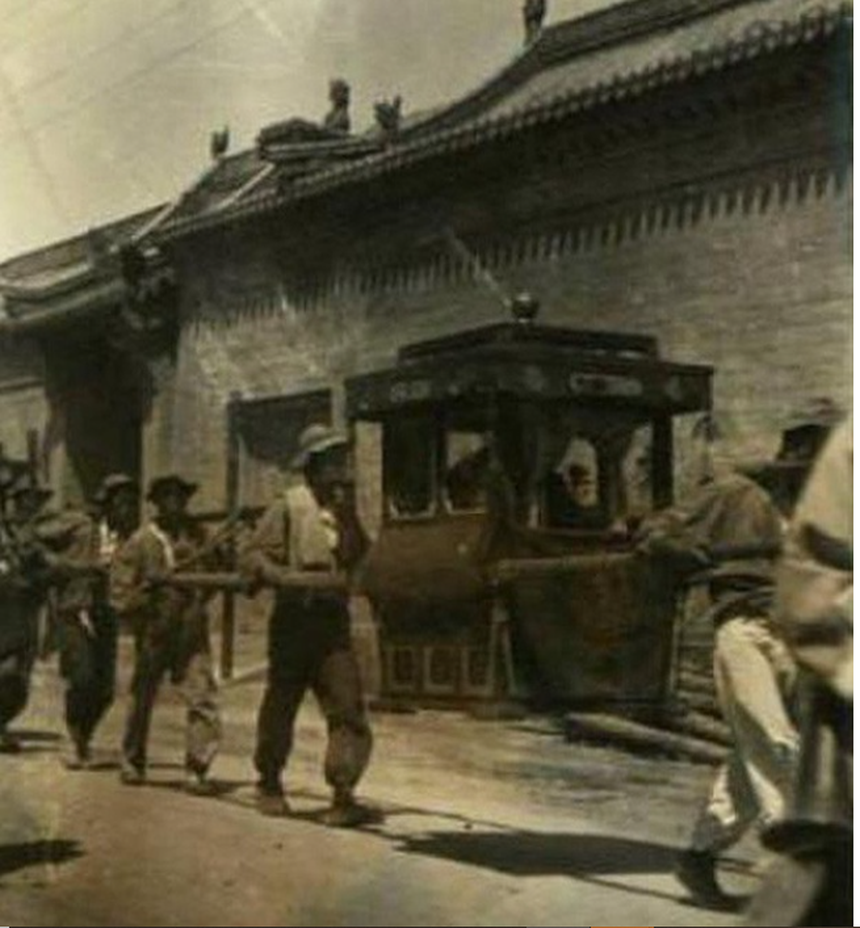 Ảnh hiếm ghi lại lễ cưới thời nhà Thanh: Khuôn mặt của tân nương khiến dân tình không nói thành lời - Ảnh 6.