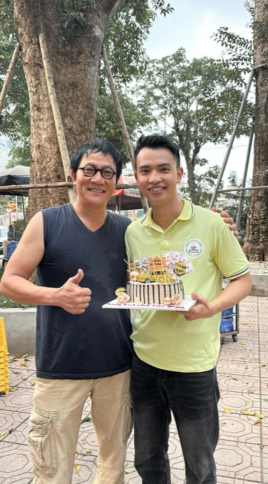 Hình ảnh những ông bố đơn thân của màn ảnh Việt - Ảnh 9. Hình ảnh những ông bố đơn thân của màn ảnh Việt - Ảnh 9.