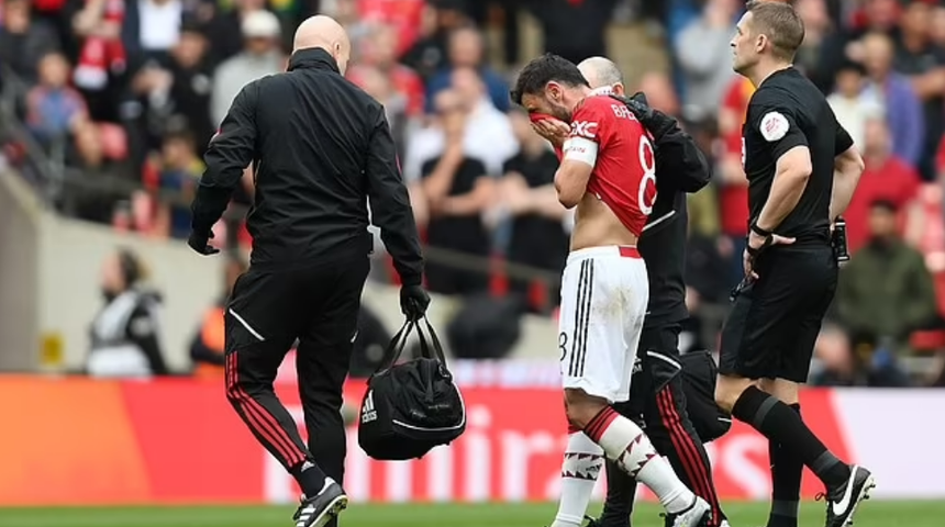 Bruno Fernandes bị đau ở trận bán kết cúp FA với Brighton