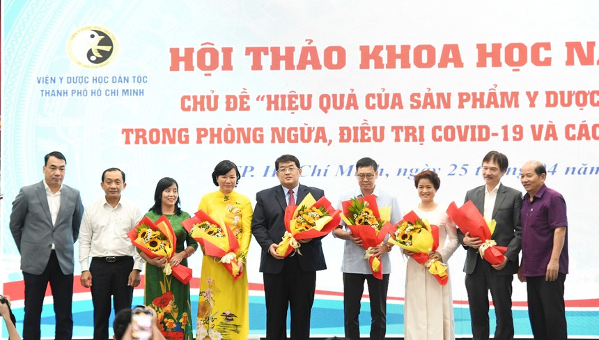 Thuốc y học cổ truyền đầu tiên điều trị triệu chứng của Covid-19 được cấp phép - Ảnh 2. Thuốc y học cổ truyền đầu tiên điều trị triệu chứng của Covid-19 được cấp phép - Ảnh 2.