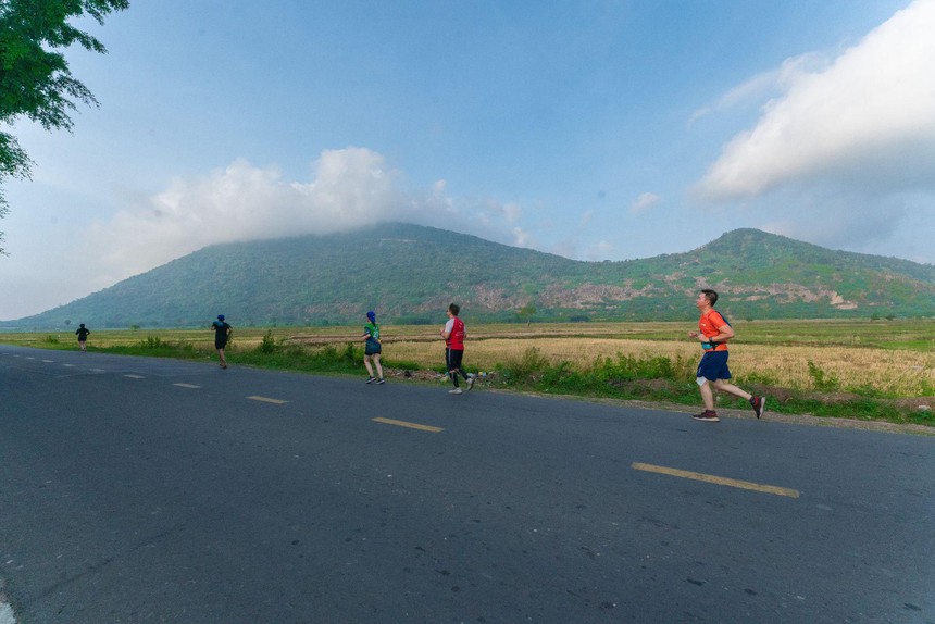 Ngắm các runner nhí đáng yêu trên đường chạy Baden Mountain Marathon 2023 - Ảnh 6.