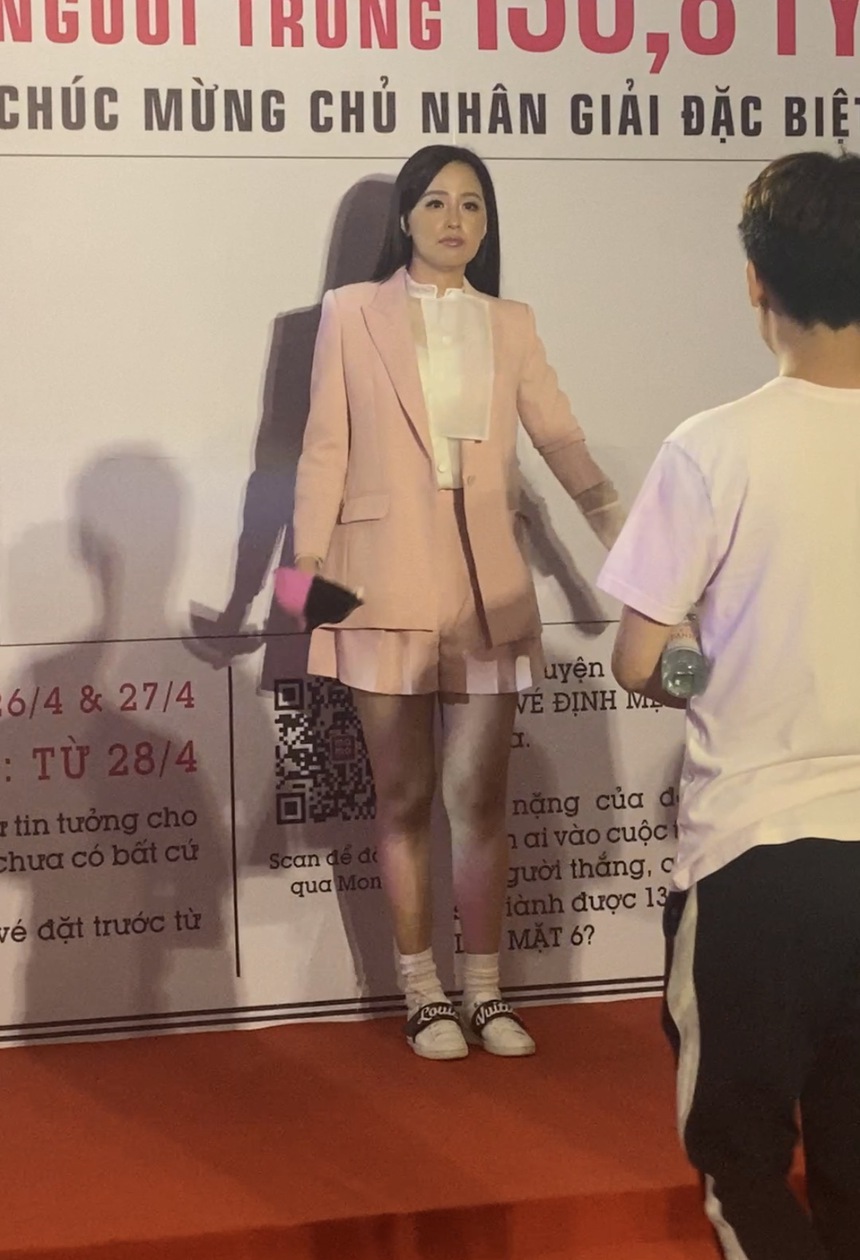 Dàn sao Việt 'đại chiến' nhan sắc qua cam thường: Ngọc Châu lộ hình ảnh kém sắc, 1 diễn viên khoe visual nổi bần bật - Ảnh 11. Dàn sao Việt 'đại chiến' nhan sắc qua cam thường: Ngọc Châu lộ hình ảnh kém sắc, 1 diễn viên khoe visual nổi bần bật - Ảnh 11.