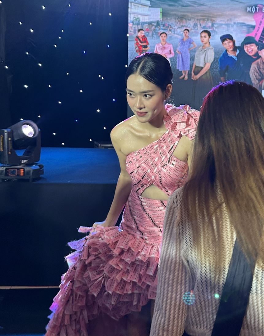 Dàn sao Việt 'đại chiến' nhan sắc qua cam thường: Ngọc Châu lộ hình ảnh kém sắc, 1 diễn viên khoe visual nổi bần bật - Ảnh 6. Dàn sao Việt 'đại chiến' nhan sắc qua cam thường: Ngọc Châu lộ hình ảnh kém sắc, 1 diễn viên khoe visual nổi bần bật - Ảnh 6.