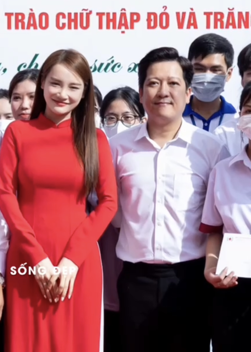 Nhã Phương lần đầu lộ diện hậu công bố mang thai: Nhan sắc gây chú ý, được Trường Giang 'cưng như trứng' - Ảnh 4.