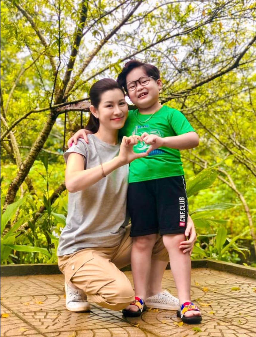 Những bà mẹ đơn thân trên màn ảnh Việt: Vụng về nhưng giàu tình thương - Ảnh 8. Những bà mẹ đơn thân trên màn ảnh Việt: Vụng về nhưng giàu tình thương - Ảnh 8.