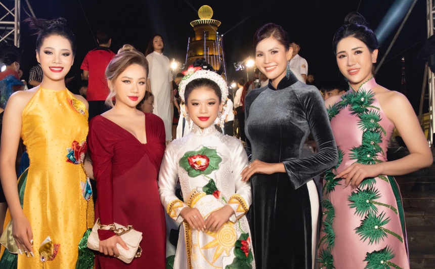 Hoa hậu Đinh Như Phương quyền lực với áo dài hoàng bào họa tiết rồng phượng - Ảnh 6.