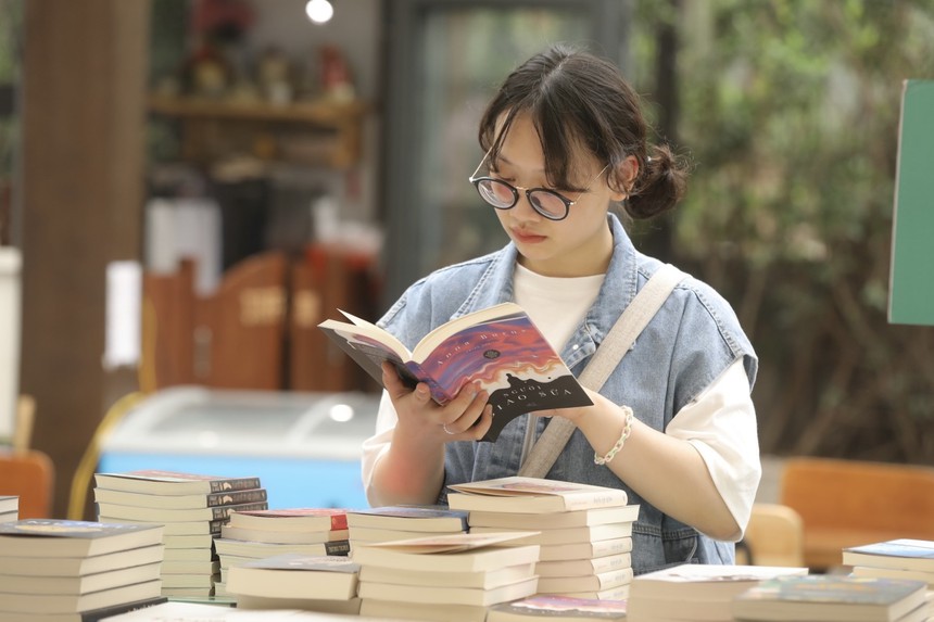 Góc nhìn 365: Chạm tay vào sách - Ảnh 1.