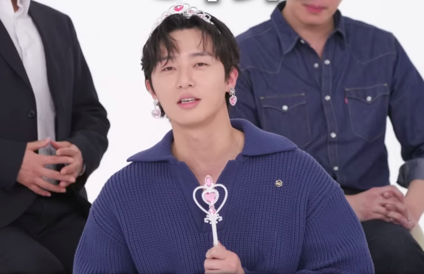 Park Seo Joon bất chấp quảng bá phim: Nhập vai 'Hoa hậu thân thiện', đá bay hình tượng soái ca - Ảnh 3.