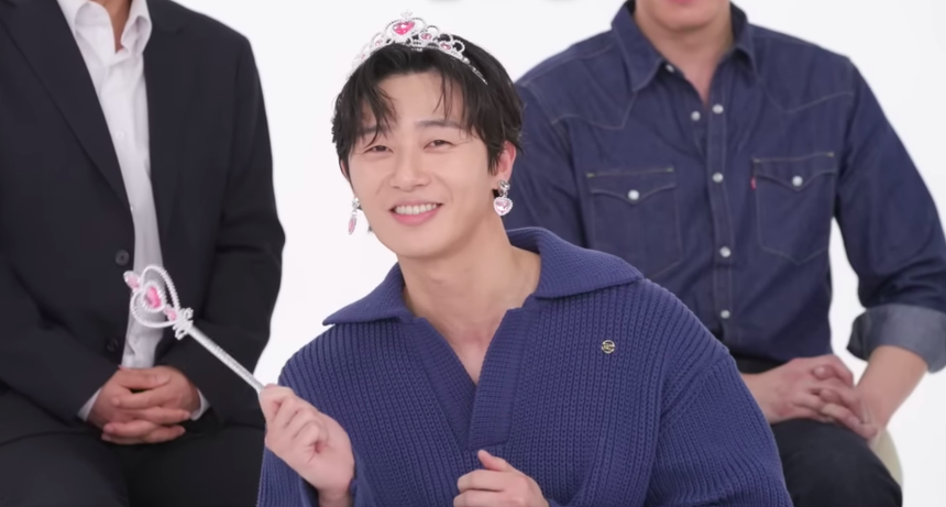 Park Seo Joon bất chấp quảng bá phim: Nhập vai 'Hoa hậu thân thiện', đá bay hình tượng soái ca - Ảnh 4.