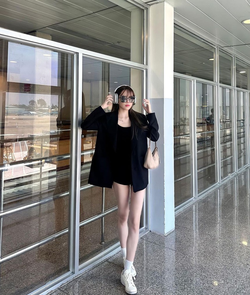 Thiều Bảo Trâm khoe chân dài thẳng tắp, không quên ẩn ý: "Nếu bạn trong sáng thế giới cũng sẽ trong sạch" - Ảnh 1.