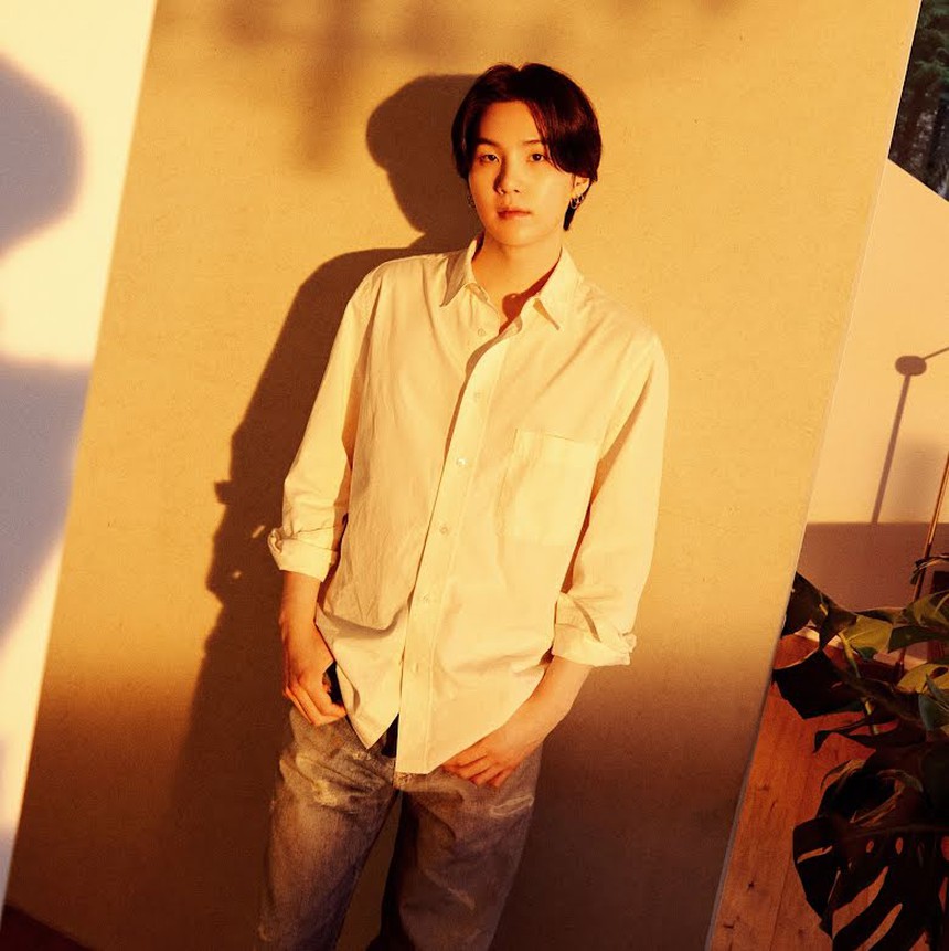 Suga BTS cởi mở nói về sự phán xét mà thần tượng K-pop phải đối mặt - Ảnh 1. Suga BTS cởi mở nói về sự phán xét mà thần tượng K-pop phải đối mặt - Ảnh 1.