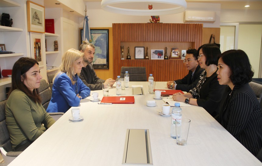 Thông tấn xã Việt Nam và hãng Telam ký Thỏa thuận về hợp tác nghiệp vụ - Ảnh 1.