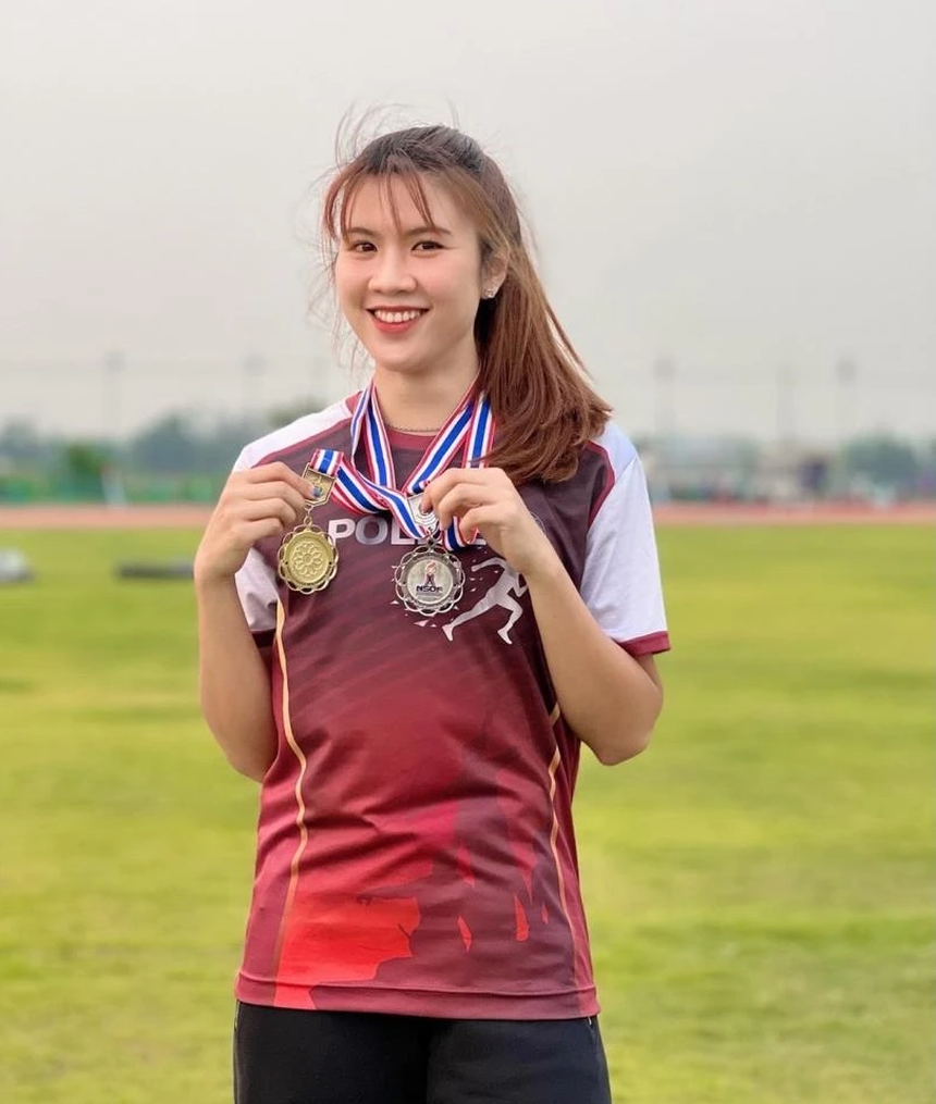 Mĩ nhân SEA Games thừa nhận không dám đăng ảnh nóng bỏng vì mẹ không cho, nhìn đôi chân biết ngay là dân thể thao  - Ảnh 1.