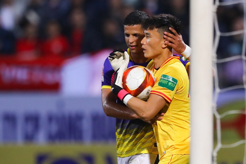 HAGL ra kiến nghị bất ngờ, kế hoạch của HLV Troussier sắp chịu ảnh hưởng lớn? - Ảnh 1. HAGL ra kiến nghị bất ngờ, kế hoạch của HLV Troussier sắp chịu ảnh hưởng lớn? - Ảnh 1.