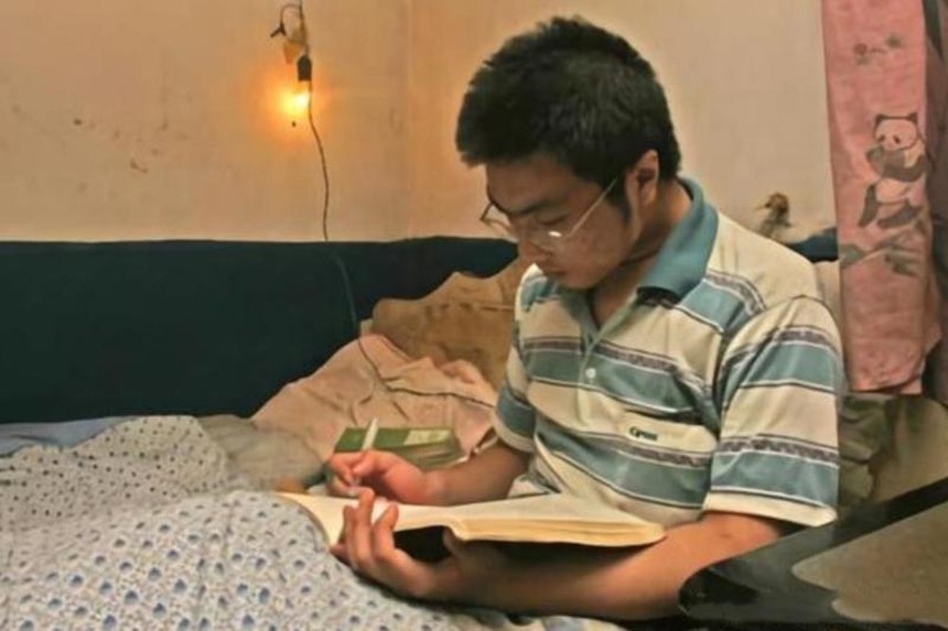 Bi kịch của “thần đồng gây thất vọng nhất Trung Quốc”: Từ niềm hy vọng quốc gia học nhiều đến mức thành kẻ ngốc, mẹ phải bón cơm cho ăn - Ảnh 3.