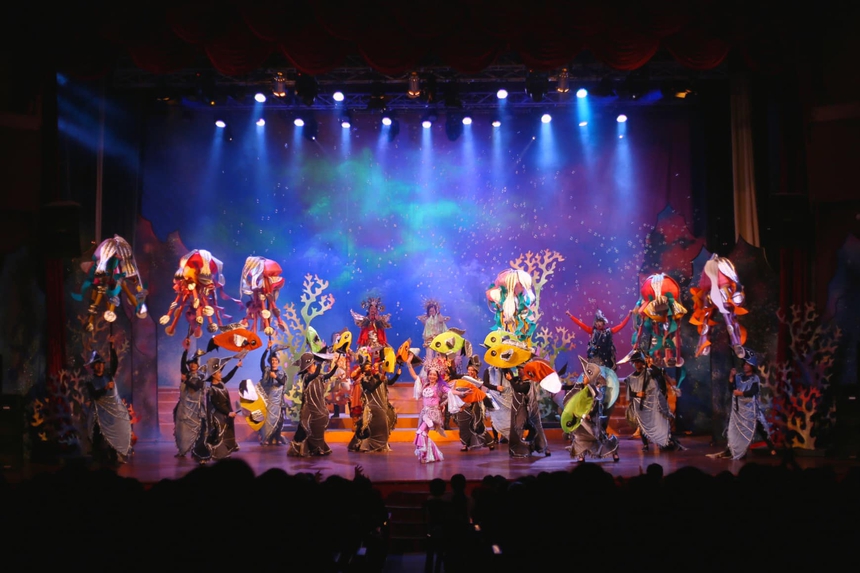 Cách để bố mẹ thành công vượt qua khổ ải săn vé xem kịch “Ngày xửa ngày xưa” cho các bé - Ảnh 6.