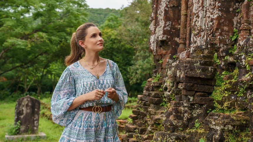 Phim lãng mạn Hollywood quay tại Việt Nam có gì mà thống trị bảng xếp hạng Netflix - Ảnh 5. Phim lãng mạn Hollywood quay tại Việt Nam có gì mà thống trị bảng xếp hạng Netflix - Ảnh 5.