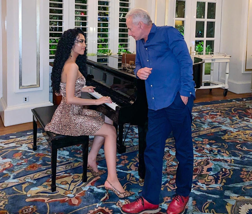 Cô gái Việt quay lại với tỷ phú Mỹ 72 tuổi: Từng chủ động chia tay vì nhân vật này, tuyên bố yêu không vì tiền - Ảnh 3.