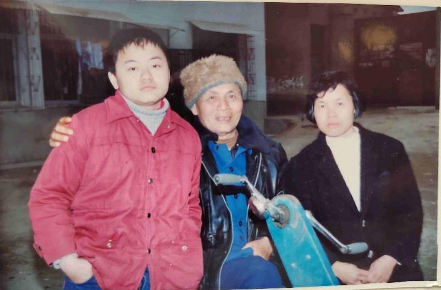 Bi kịch của “thần đồng gây thất vọng nhất Trung Quốc”: Từ niềm hy vọng quốc gia học nhiều đến mức thành kẻ ngốc, mẹ phải bón cơm cho ăn - Ảnh 4.