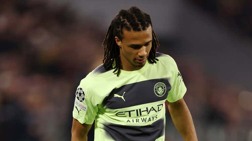 Tin nóng bóng đá sáng 26/4: MU cầu cứu sao trẻ tuổi teen, Man City nhận hung tin trước trận gặp Arsenal - Ảnh 3.