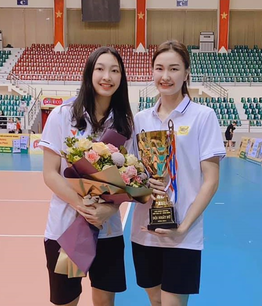 Kim Thanh là phụ công của đội tuyển bóng chuyền nữ Việt Nam từng đoạt giải hoa khôi bóng chuyền tại giải VTV Cup 2018. còn cô em Mỹ Duyên sinh năm 2003,  có đôi chân khá linh hoạt, sức bật tốt, cẳng tay, cổ tay khéo, ra đòn rất tốc độ. Nhiều khán giả nhận xét, động tác của Mỹ Duyên rất gọn gàng, khá giống người đàn chị, phụ công Nguyễn Thị Ngọc Hoa.