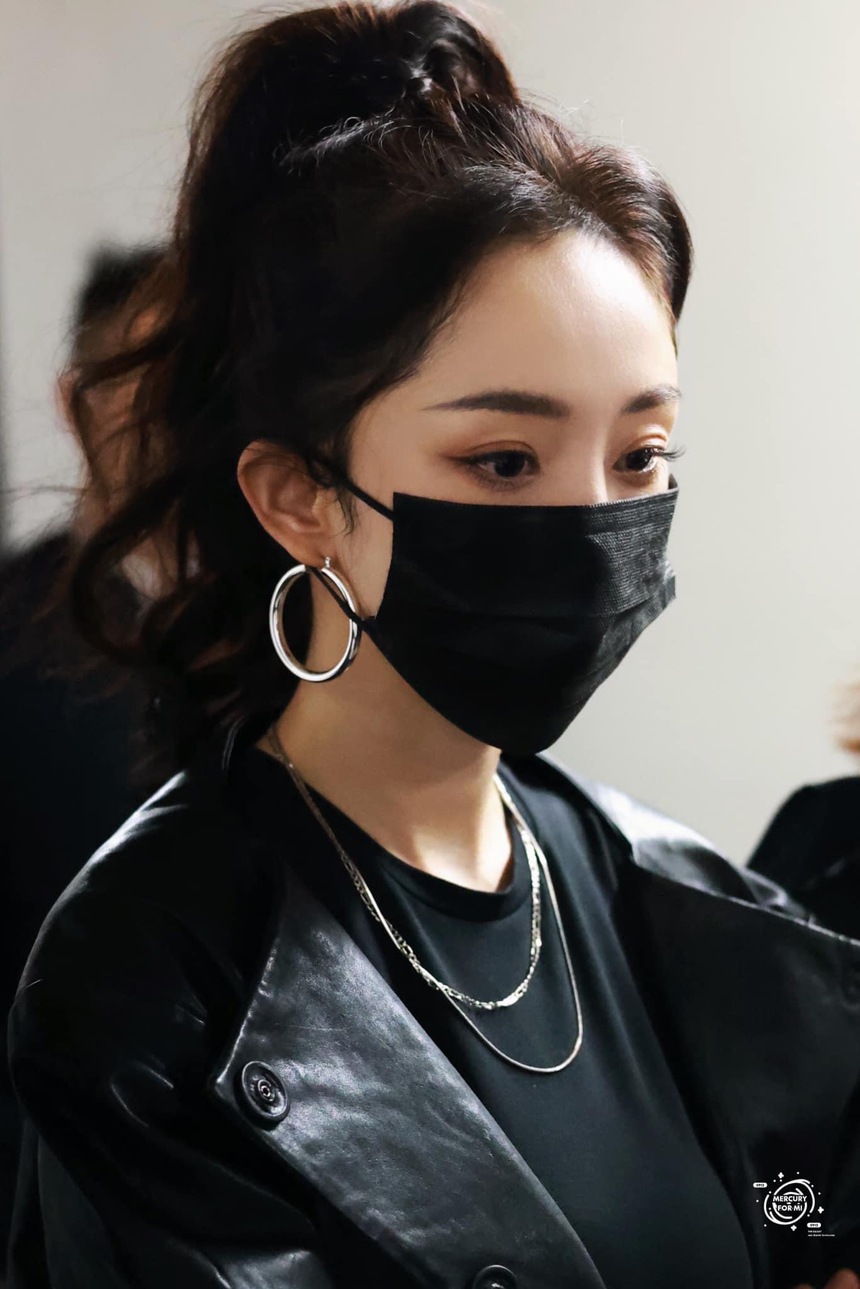 Dương Mịch đi quay hình show mới, che kín mặt vẫn khí chất ngời ngời - Ảnh 3. Dương Mịch đi quay hình show mới, che kín mặt vẫn khí chất ngời ngời - Ảnh 3.