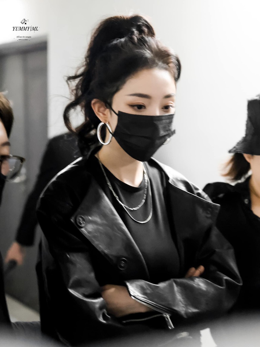 Dương Mịch đi quay hình show mới, che kín mặt vẫn khí chất ngời ngời - Ảnh 4. Dương Mịch đi quay hình show mới, che kín mặt vẫn khí chất ngời ngời - Ảnh 4.