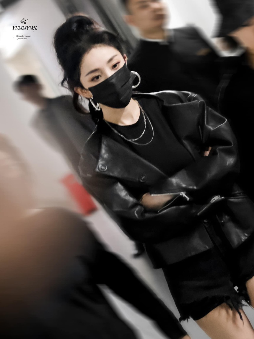 Dương Mịch đi quay hình show mới, che kín mặt vẫn khí chất ngời ngời - Ảnh 6. Dương Mịch đi quay hình show mới, che kín mặt vẫn khí chất ngời ngời - Ảnh 6.