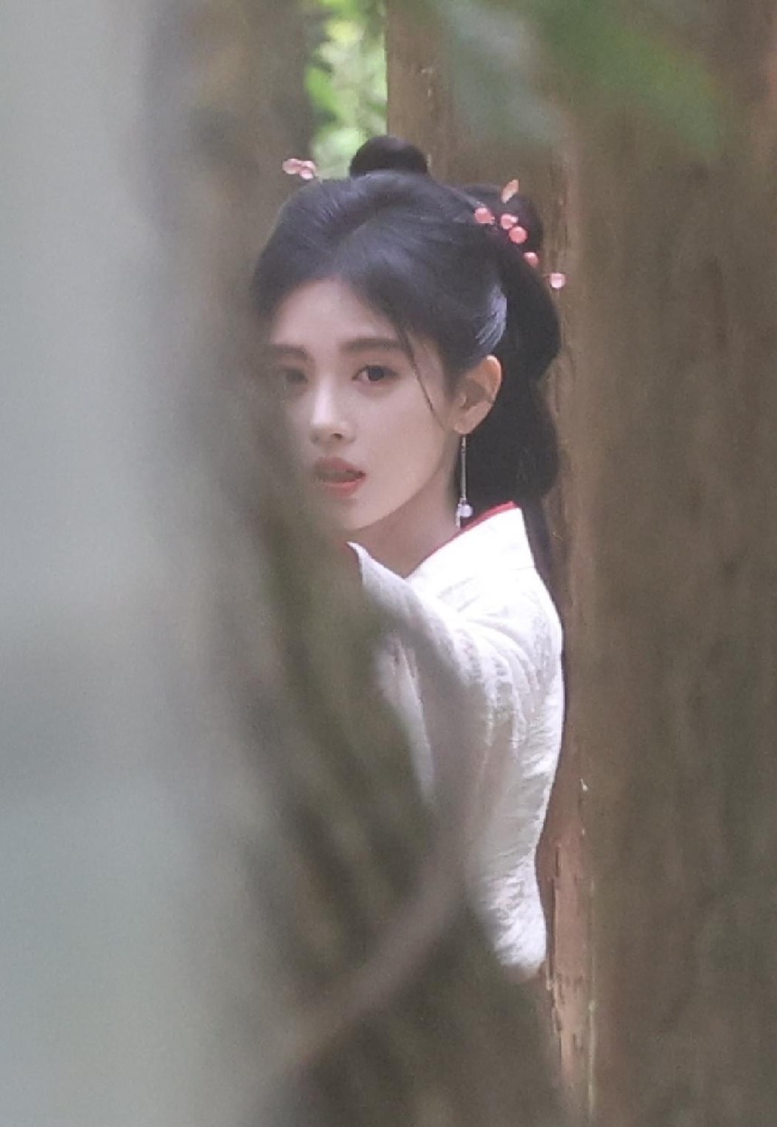 'Mỹ nữ 4.000 năm' Cúc Tịnh Y quay phim cổ trang mới, tạo hình xinh đẹp thế nào mà được khen nức nở - Ảnh 7. 'Mỹ nữ 4.000 năm' Cúc Tịnh Y quay phim cổ trang mới, tạo hình xinh đẹp thế nào mà được khen nức nở - Ảnh 7.