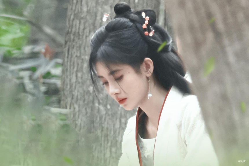 'Mỹ nữ 4.000 năm' Cúc Tịnh Y quay phim cổ trang mới, tạo hình xinh đẹp thế nào mà được khen nức nở - Ảnh 3. 'Mỹ nữ 4.000 năm' Cúc Tịnh Y quay phim cổ trang mới, tạo hình xinh đẹp thế nào mà được khen nức nở - Ảnh 3.