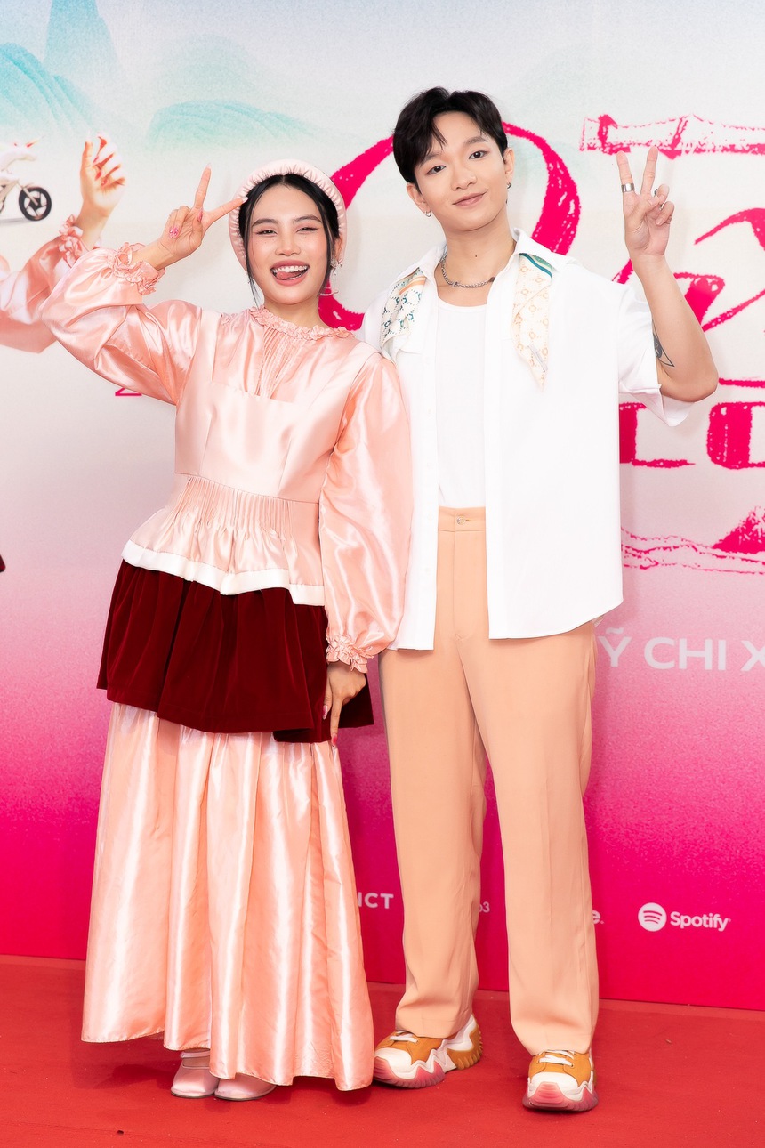 Phương Mỹ Chi tháo cặp kính cận quen thuộc, từ bỏ hình tượng 'cô bé dân ca'? - Ảnh 12.