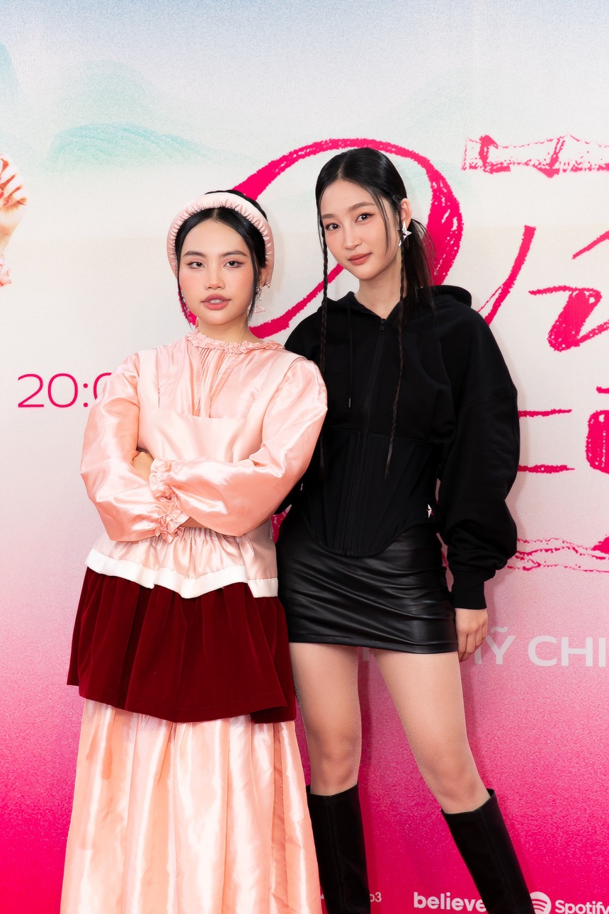 Phương Mỹ Chi tháo cặp kính cận quen thuộc, từ bỏ hình tượng 'cô bé dân ca'? - Ảnh 18.