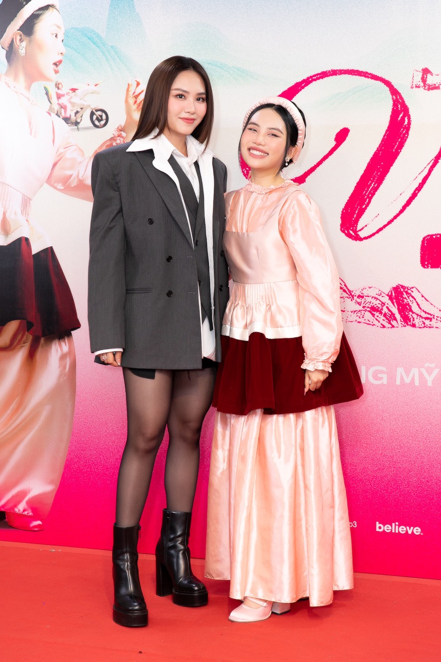 Phương Mỹ Chi tháo cặp kính cận quen thuộc, từ bỏ hình tượng 'cô bé dân ca'? - Ảnh 16.