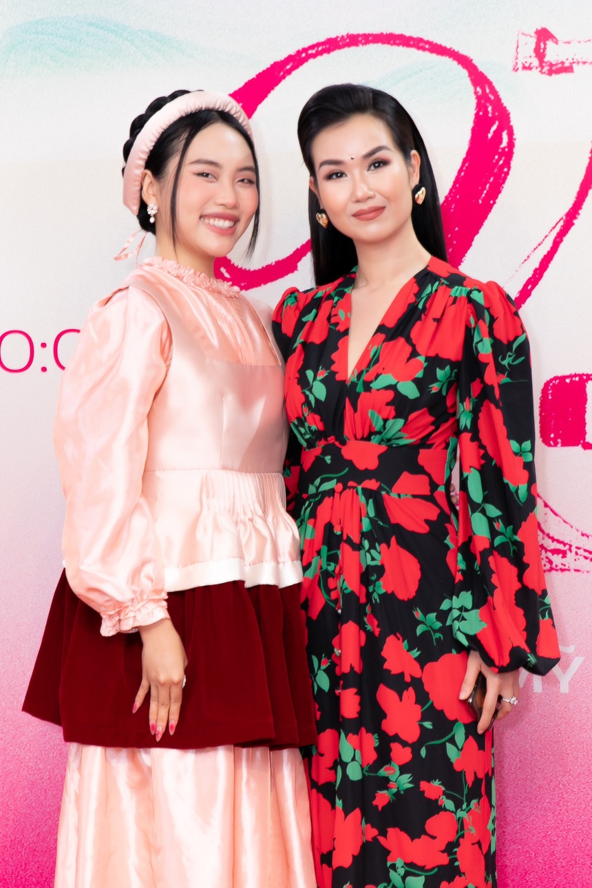 Phương Mỹ Chi tháo cặp kính cận quen thuộc, từ bỏ hình tượng 'cô bé dân ca'? - Ảnh 10.