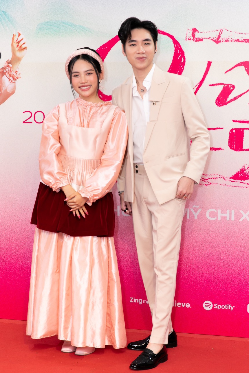 Phương Mỹ Chi tháo cặp kính cận quen thuộc, từ bỏ hình tượng 'cô bé dân ca'? - Ảnh 14.