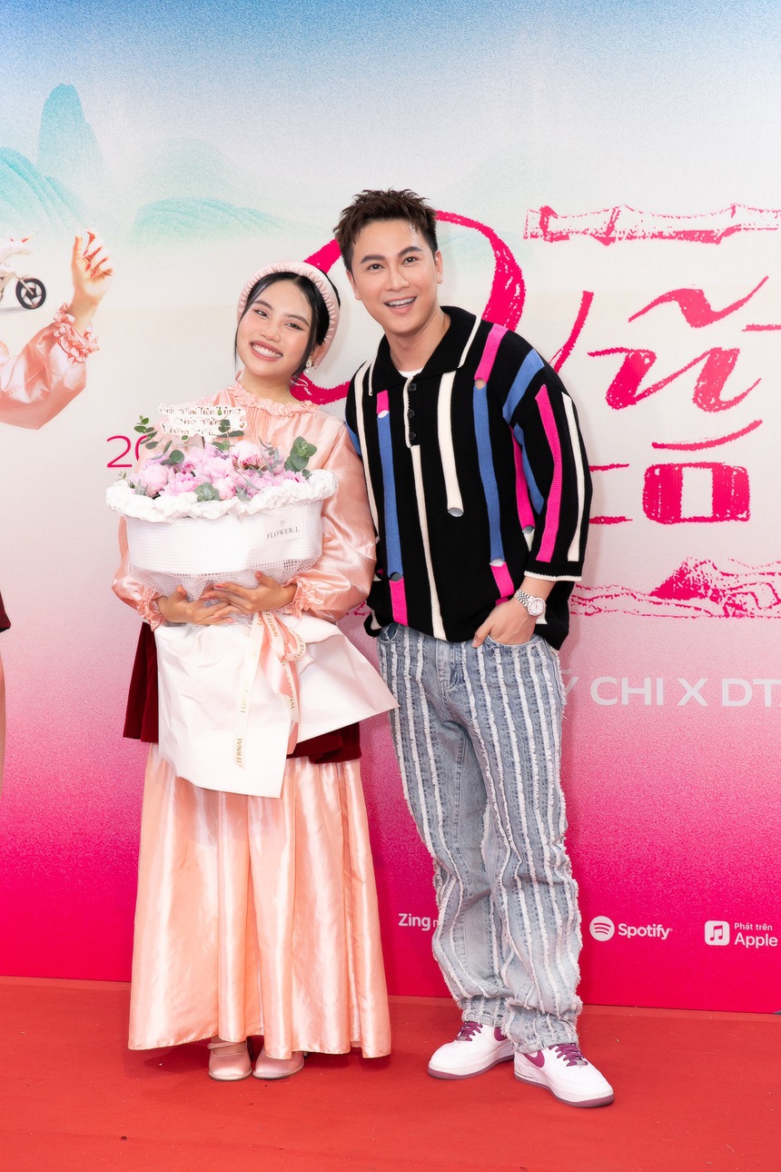 Phương Mỹ Chi tháo cặp kính cận quen thuộc, từ bỏ hình tượng 'cô bé dân ca'? - Ảnh 11.