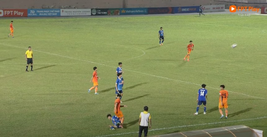 Cầu thủ U20 Việt Nam nhận án treo giò vì hành vi thô bạo sau khi đối thủ dùng 'kungfu bóng đá' - Ảnh 3. Cầu thủ U20 Việt Nam nhận án treo giò vì hành vi thô bạo sau khi đối thủ dùng 'kungfu bóng đá' - Ảnh 3.