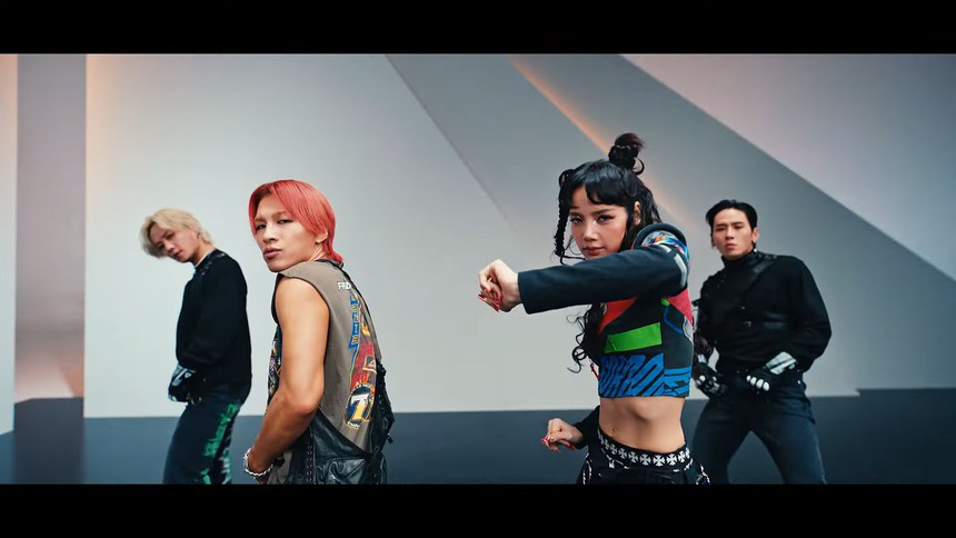 Taeyang thổ lộ về việc hợp tác với Lisa Blackpink - Ảnh 3. Taeyang thổ lộ về việc hợp tác với Lisa Blackpink - Ảnh 3.