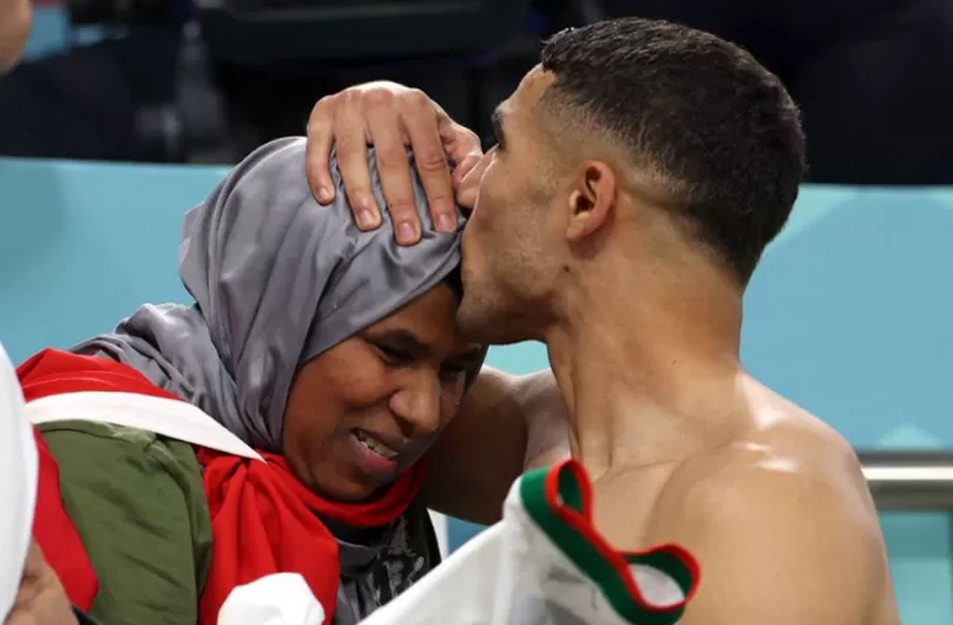 Ngỡ ngàng vì cầu thủ PSG đưa hết tài sản cho mẹ, vợ đòi số tiền khổng lồ khi ly hôn - Ảnh 2. Ngỡ ngàng vì cầu thủ PSG đưa hết tài sản cho mẹ, vợ đòi số tiền khổng lồ khi ly hôn - Ảnh 2.