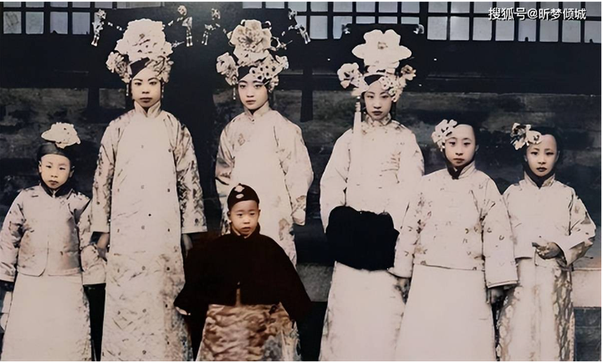 Ảnh hiếm chân dung hoàng hậu nhà Thanh: Nhan sắc như minh tinh màn ảnh nhưng bị chồng ghẻ lạnh - Ảnh 10.