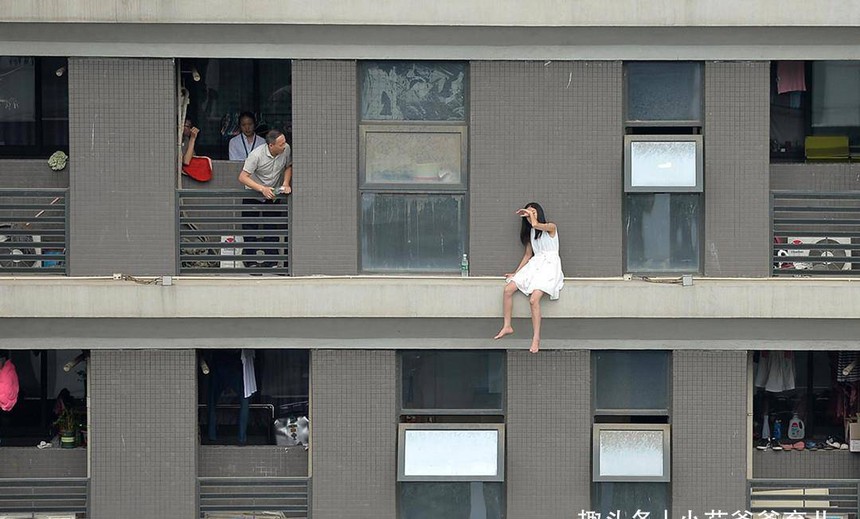 “Mẹ ơi, xin hãy yêu con thêm lần nữa": Lời cầu xin nghẹn đắng của đứa trẻ khi đứng trước người mẹ định quyên sinh và bi kịch của người làm cha mẹ ít ai nghĩ đến - Ảnh 1.