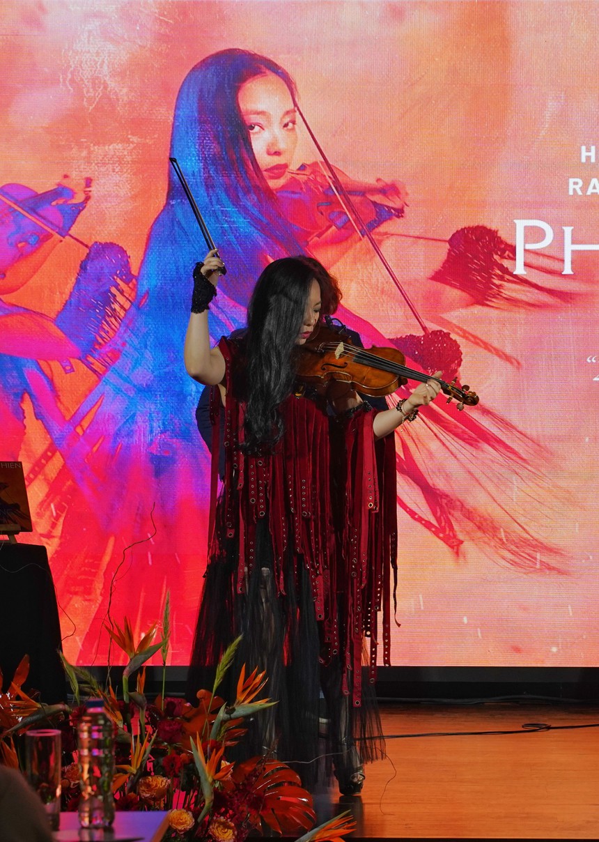 MV 'Đất nước trọn niềm vui' của nghệ sĩ Trịnh Minh Hiền - Ảnh 2.