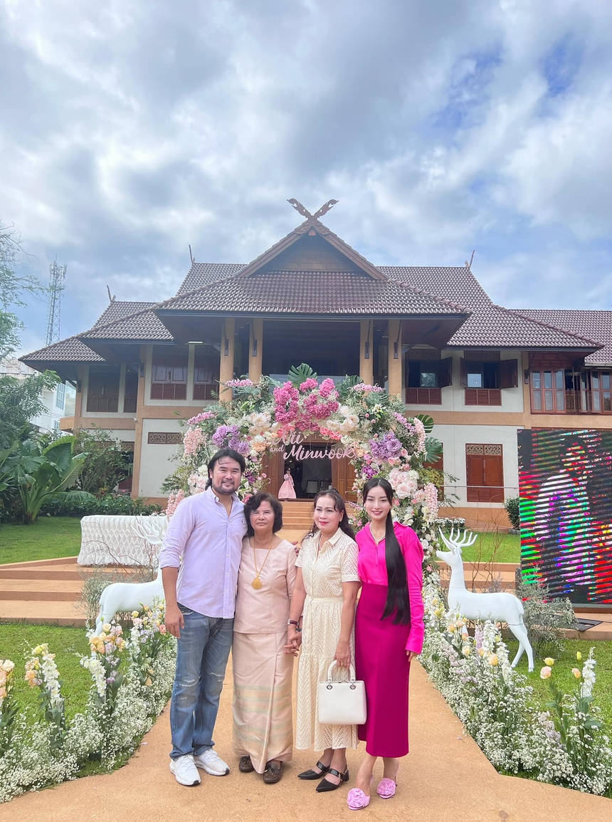 Hot girl An Giang làm vợ tỷ phú có BST siêu xe trăm tỷ tiết lộ chuyện làm dâu: ‘Phải quỳ sạp và lạy người lớn tuổi’ - Ảnh 6.